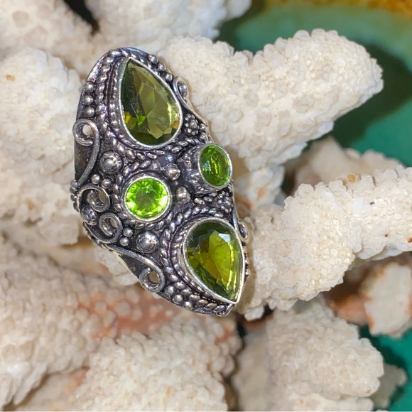 Gorgeous Peridot multi-gem cluster statement Renaissance ring - Picture 8 of 12